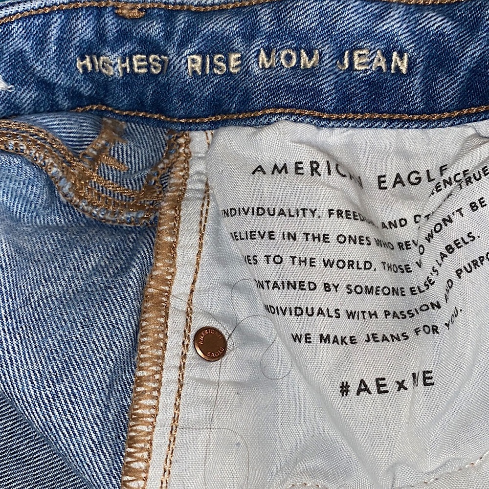 American Eagle Highest rise Mom Jeans - Picture 6 of 6